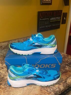 Brooks Ravenna Trail Running Shoes in Bright Teal and Neon Green